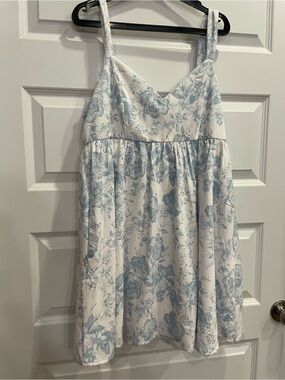 Row A Sleeveless Blue Floral Midi Dress - White & Light Blue
